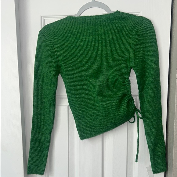 Zara Green Sweater With opening on the side - Picture 6 of 7